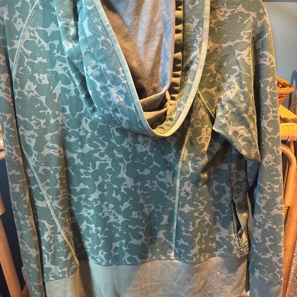 Cabi Athleisure Camouflage Zip-Up Hoodie - Picture 5 of 5